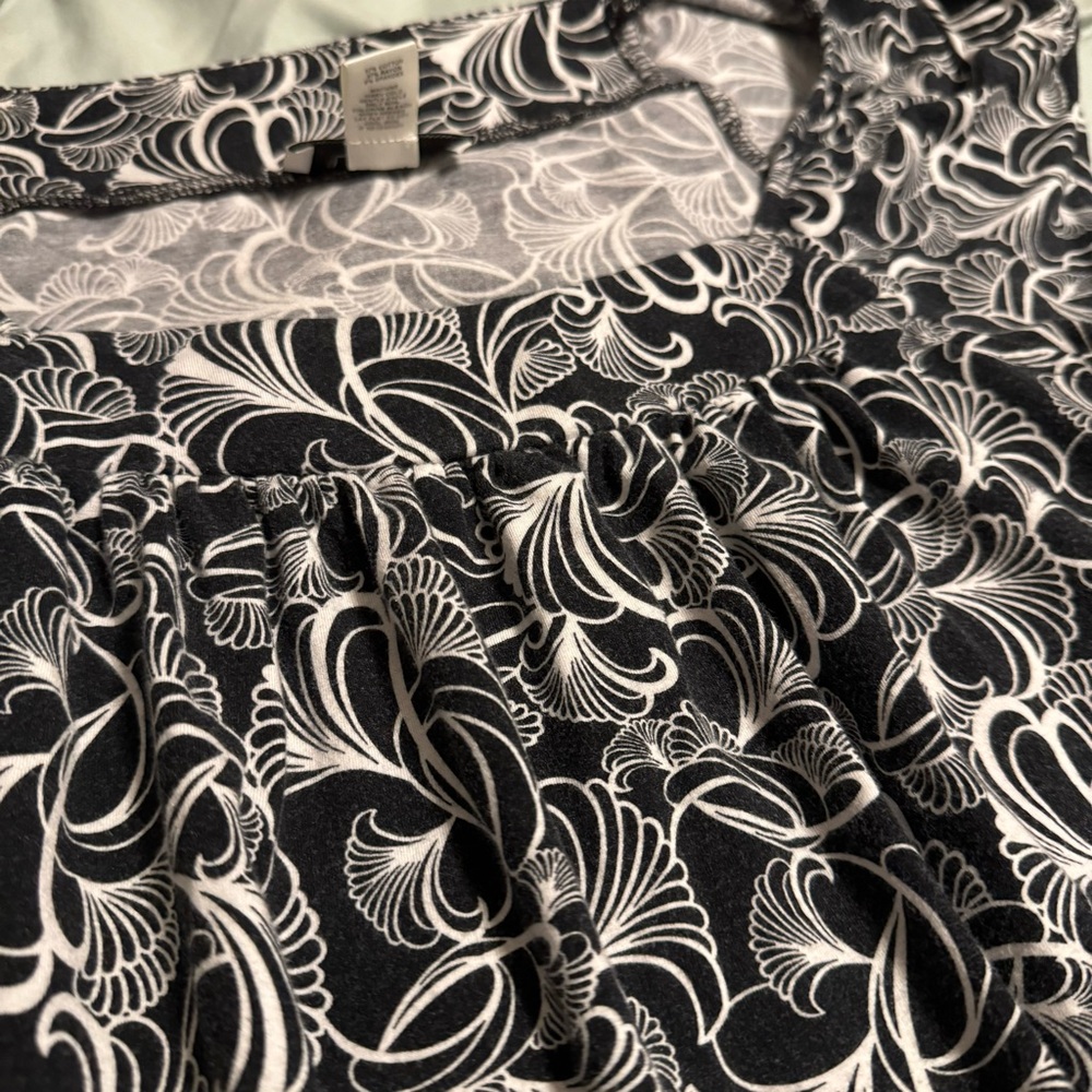 LOFT Black and White Patterned Blouse - Picture 2 of 3